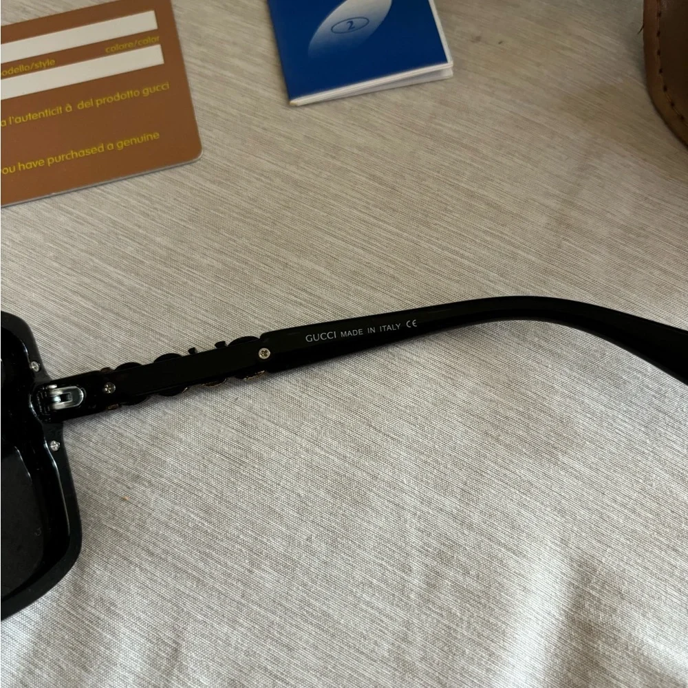 Gucci Black Sunglasses - Picture 4 of 6